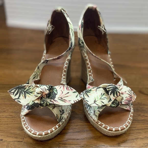 SugarTropical Wedges - Picture 1 of 10